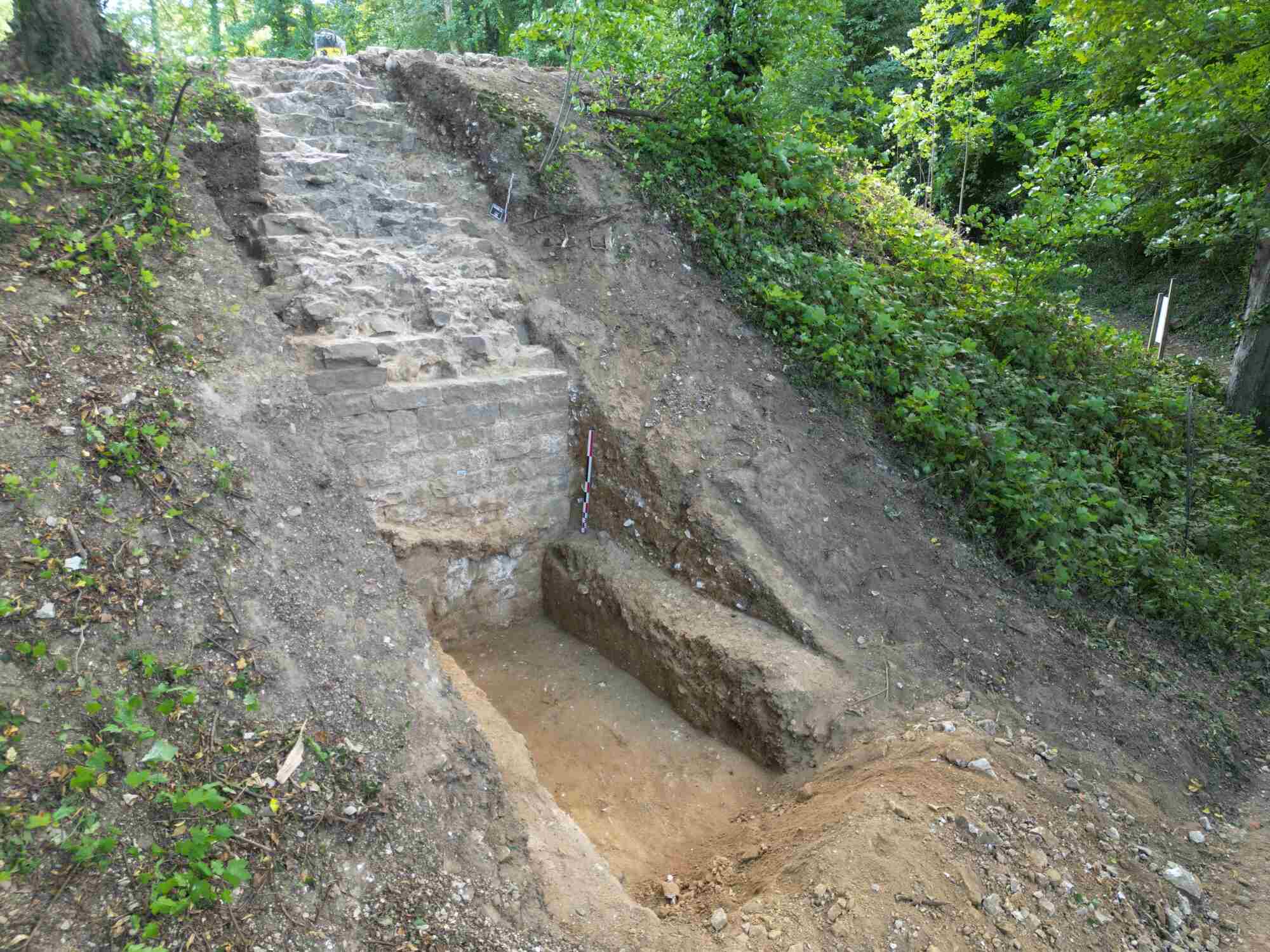 Motte féodale et église de Toutencourt